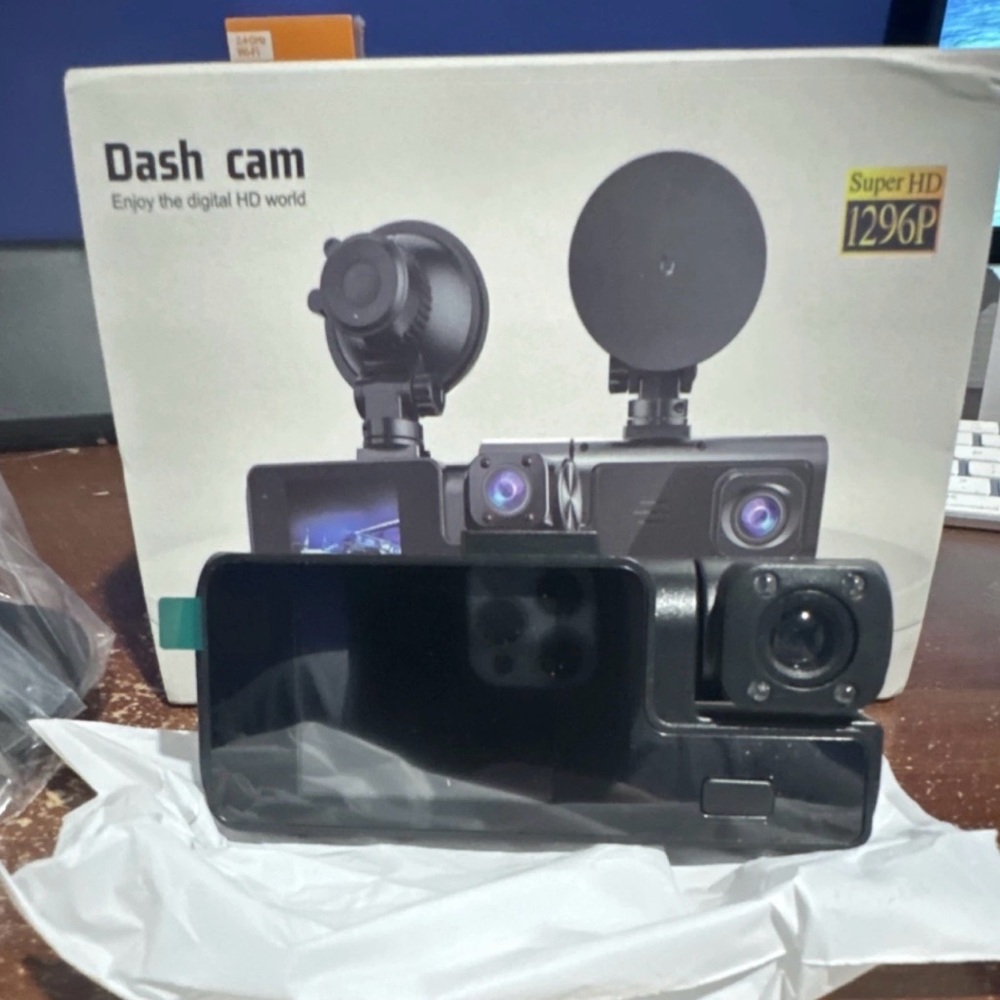 Black 180° Swivel Dash Camera with Night Vision - Picture 4 of 6